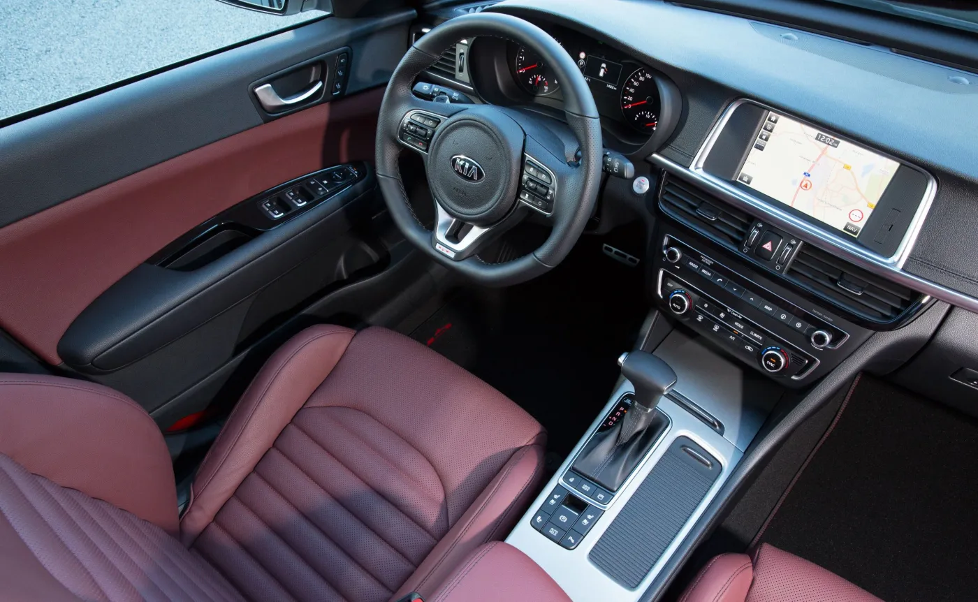 9432631-kia-optima-gt.jpg