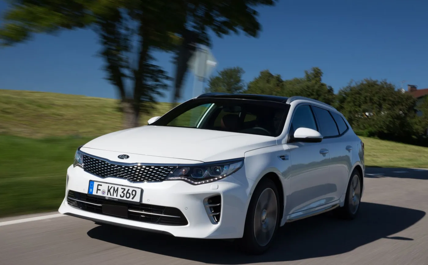 9432663-kia-optima-gt.jpg