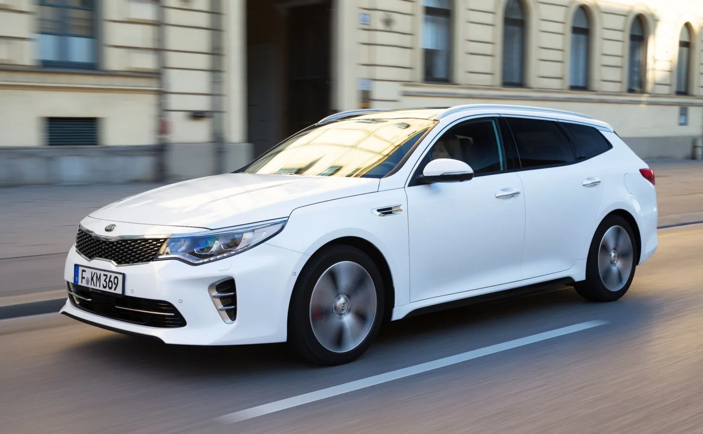9432726-kia-optima-gt.jpg