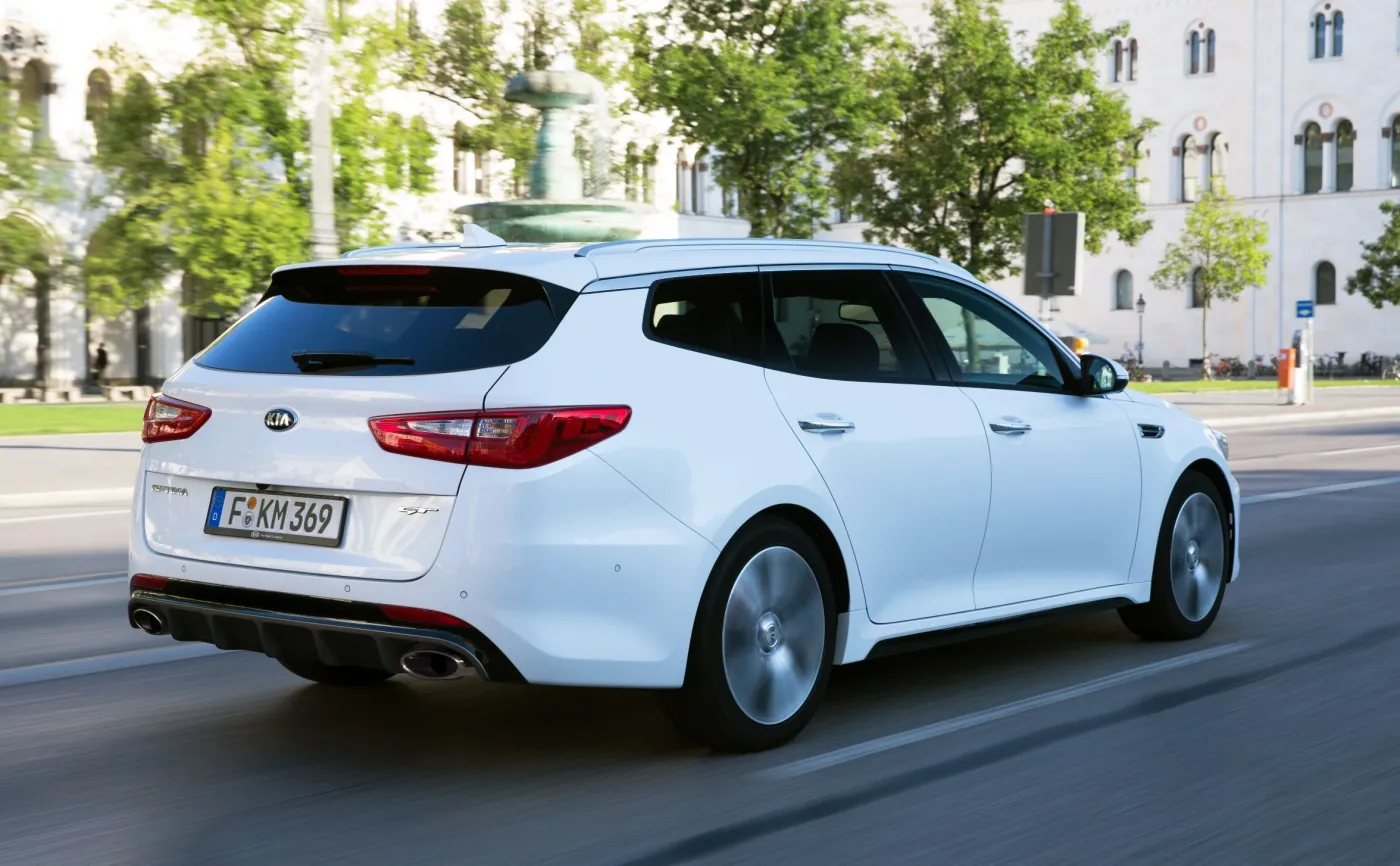9432758-kia-optima-gt.jpg