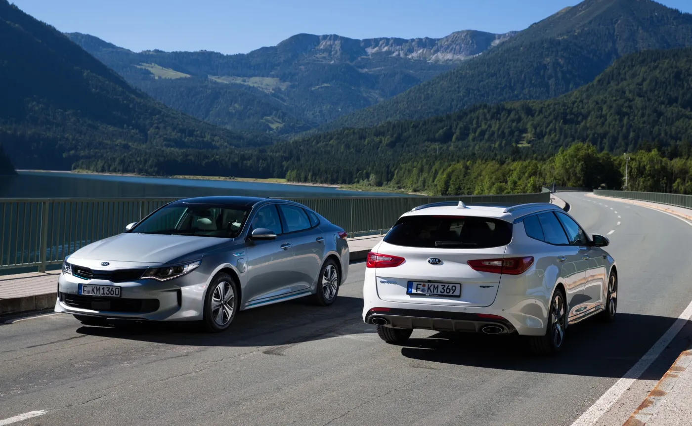 9432854-kia-optima-gt.jpg