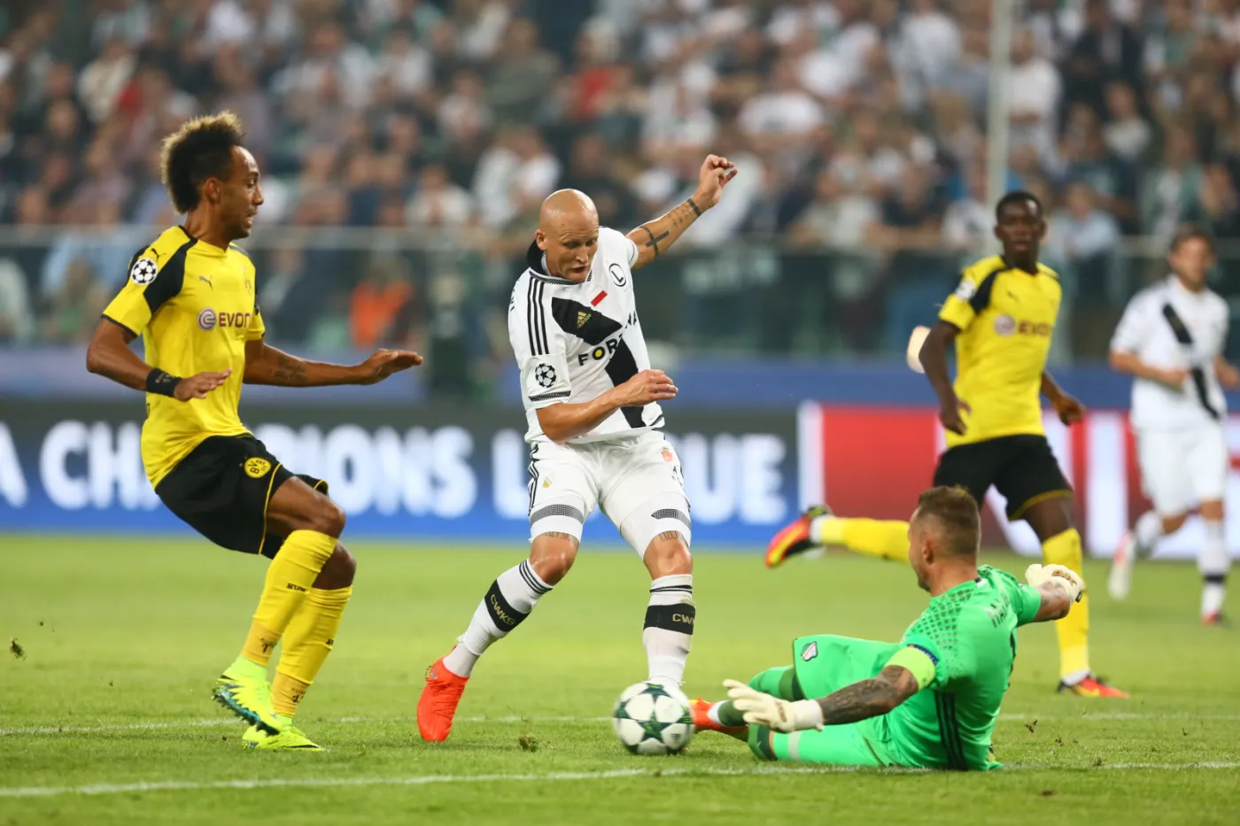 9446443-legia-borussia.jpg