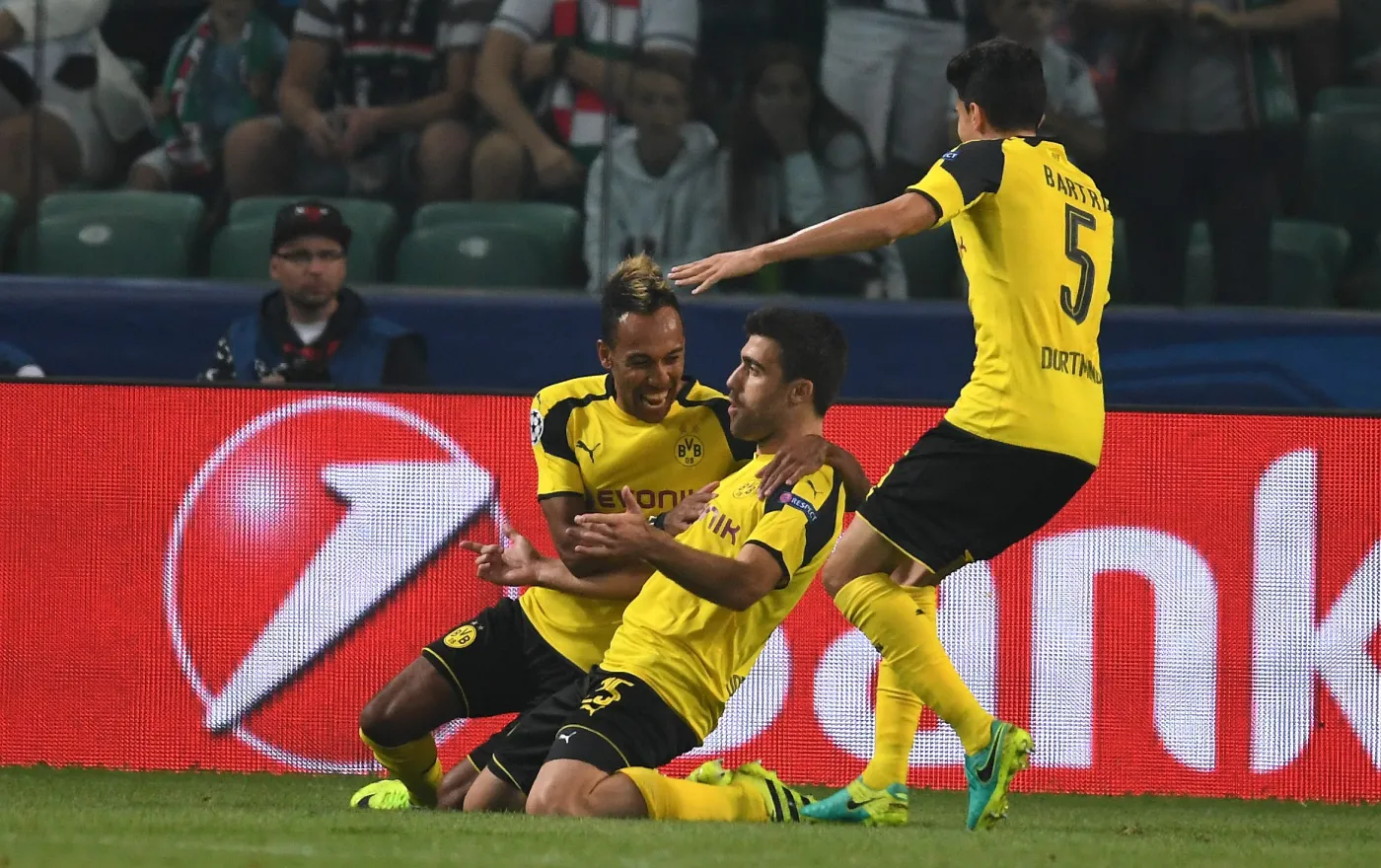 9446219-legia-borussia.jpg