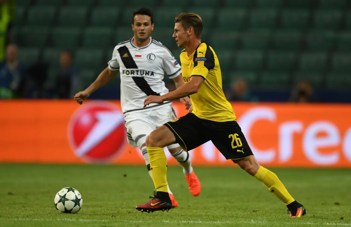 9446379-legia-borussia.jpg