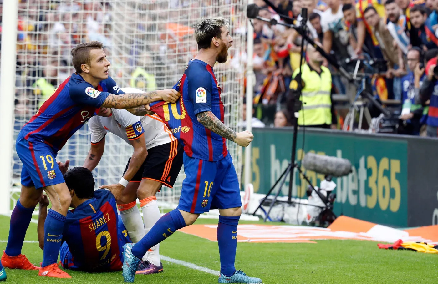 Liga hiszpańska: Szczęśliwa wygrana Barcelony. Messi "dobił" Valencię w doliczonym czasie gry