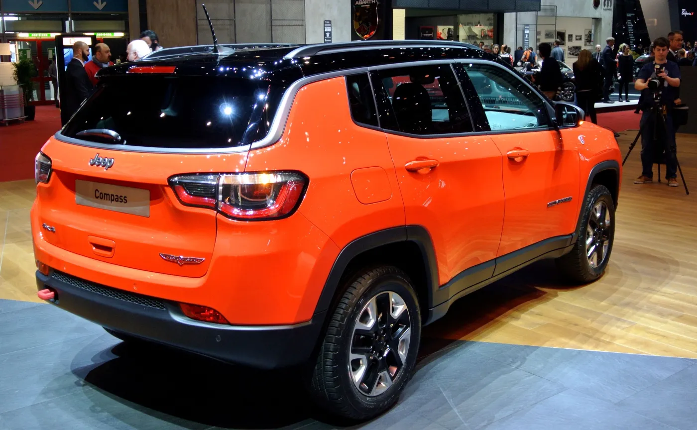 Jeep Compass jest wyposażony w "klatkę bezpieczeństwa" wykonaną w ponad 65 procentach z wysokowytrzymałej stali 