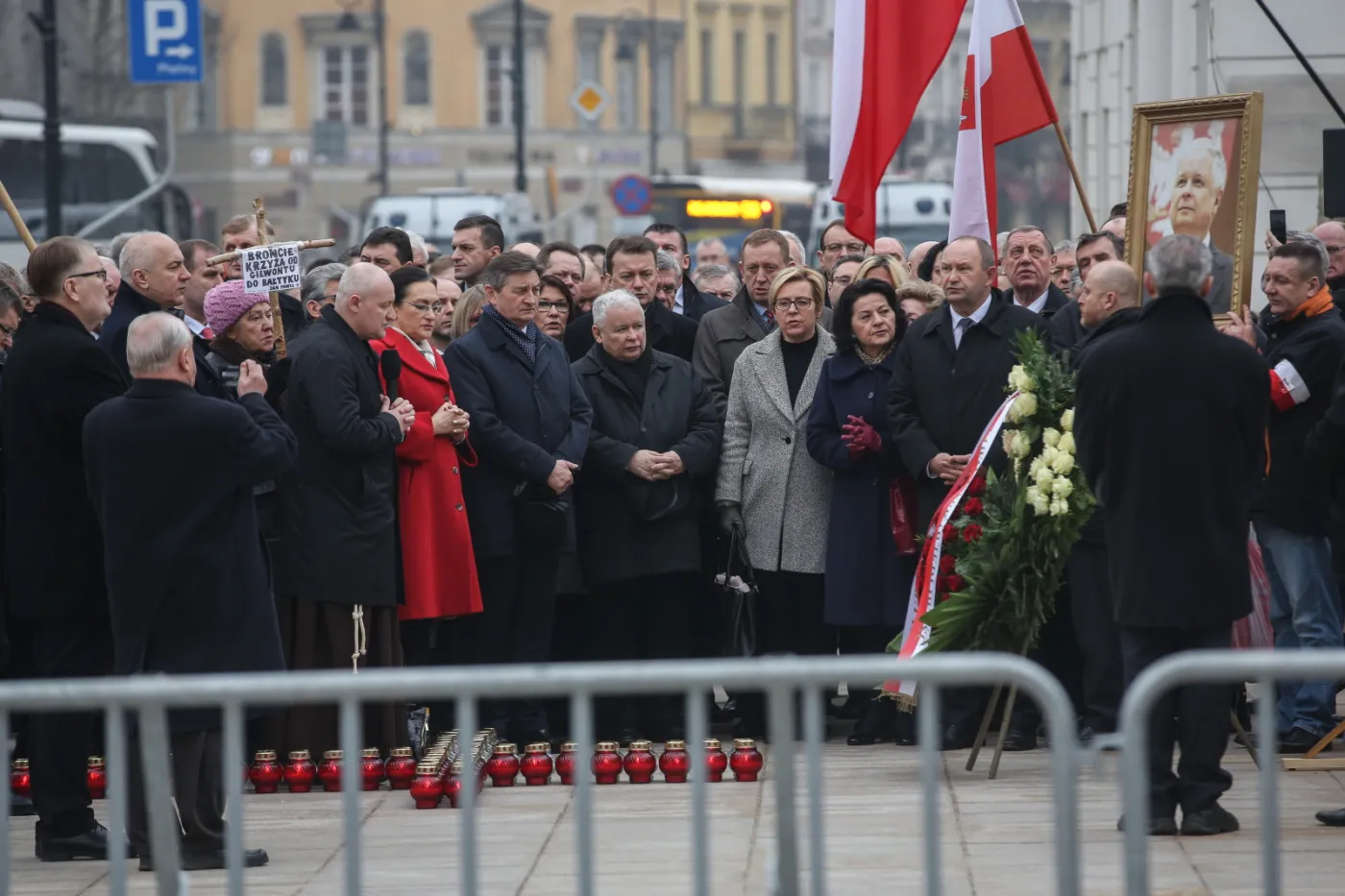 9959296-miesiecznica.jpg