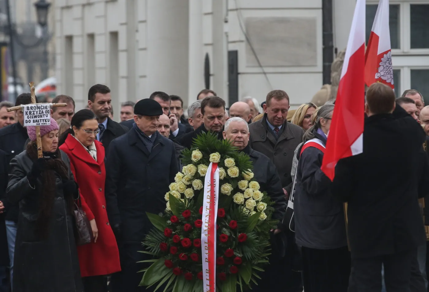 9959328-miesiecznica.jpg