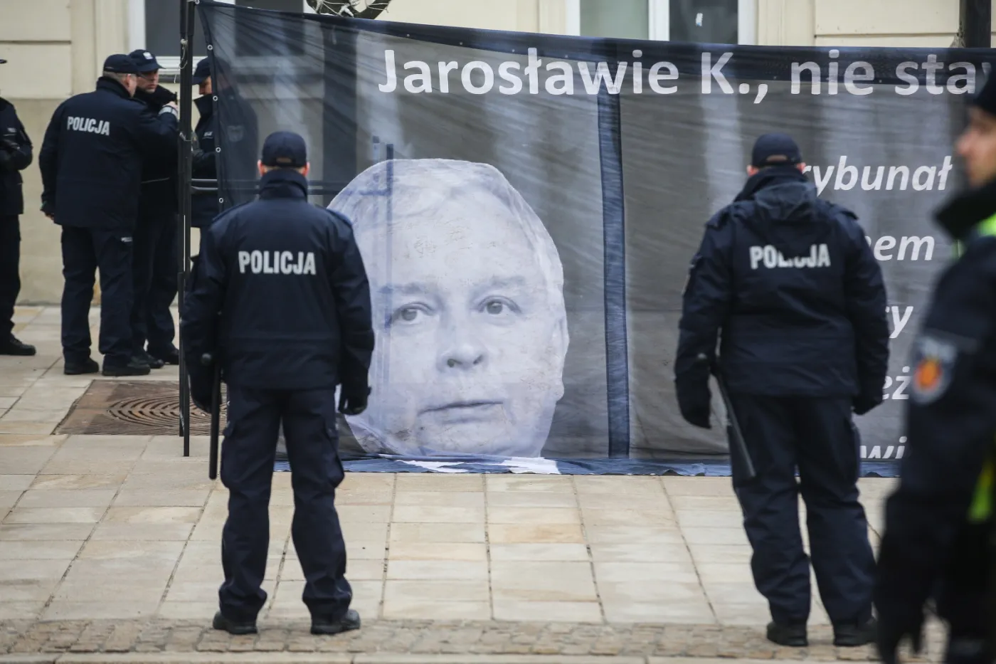 9959392-miesiecznica.jpg