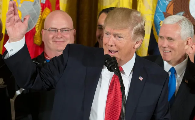 Reuters: Władze USA omawiają opcje militarne wobec Syrii. Trump: "Coś powinno się stać" z syryjskim prezydentem