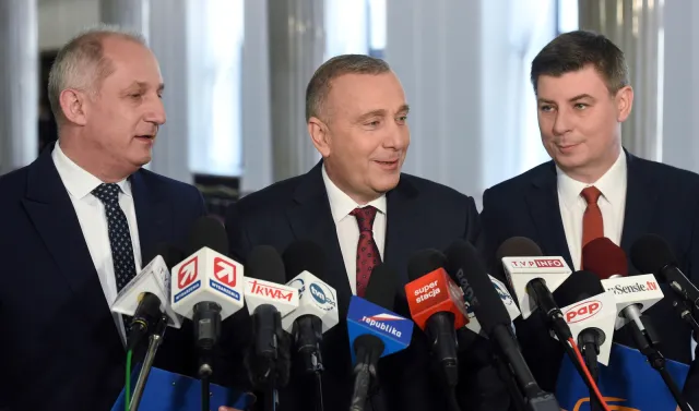 500 plus zostaje, uchodźców nie przyjmujemy. PO odpowiada na pytania PiS. Są konkrety