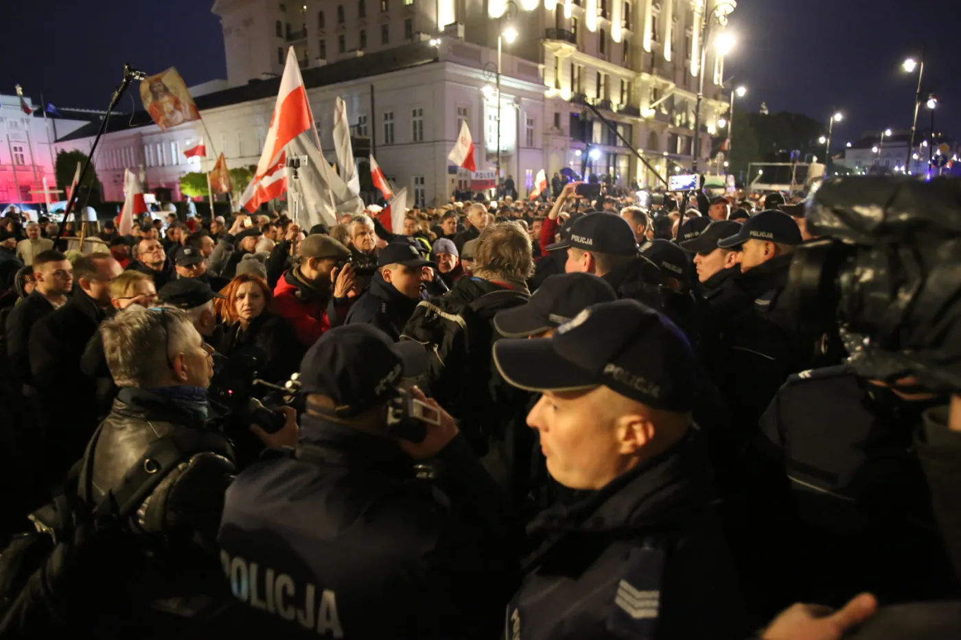 10 maja 2017. Policja zabezpiecza kontrmanifestację Obywateli RP