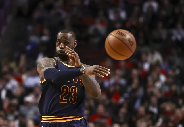 Liga NBA: Rasistowskie graffiti na domu LeBrona Jamesa