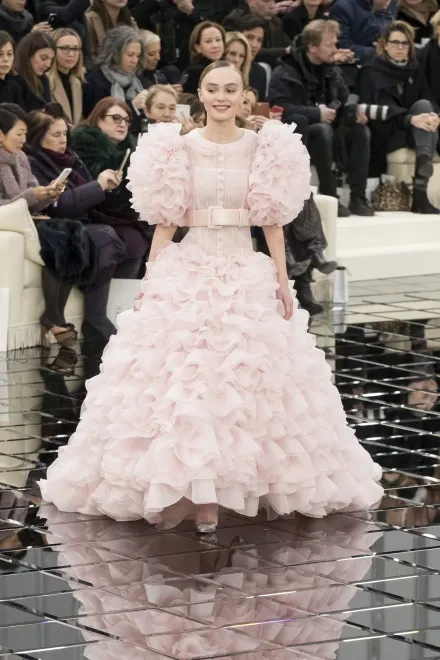 9826560-lily-rose-depp.jpg