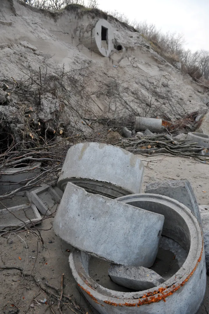 9839680-mid-17131139.jpg