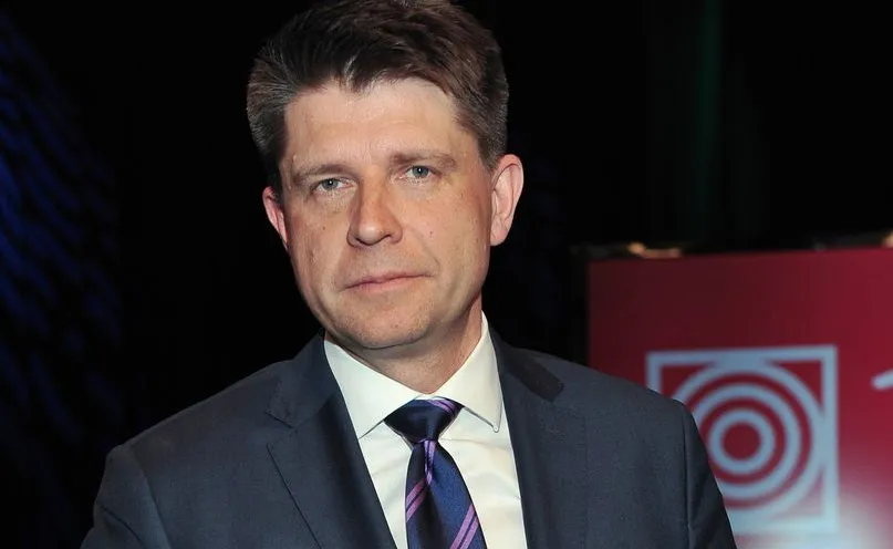Petru złożył pozew przeciwko wydawcy "Super Expressu". Będzie się procesował też z "wSieci"