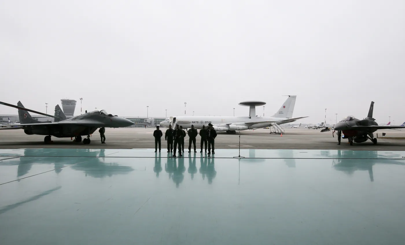 9899949-samolot-awacs.jpg