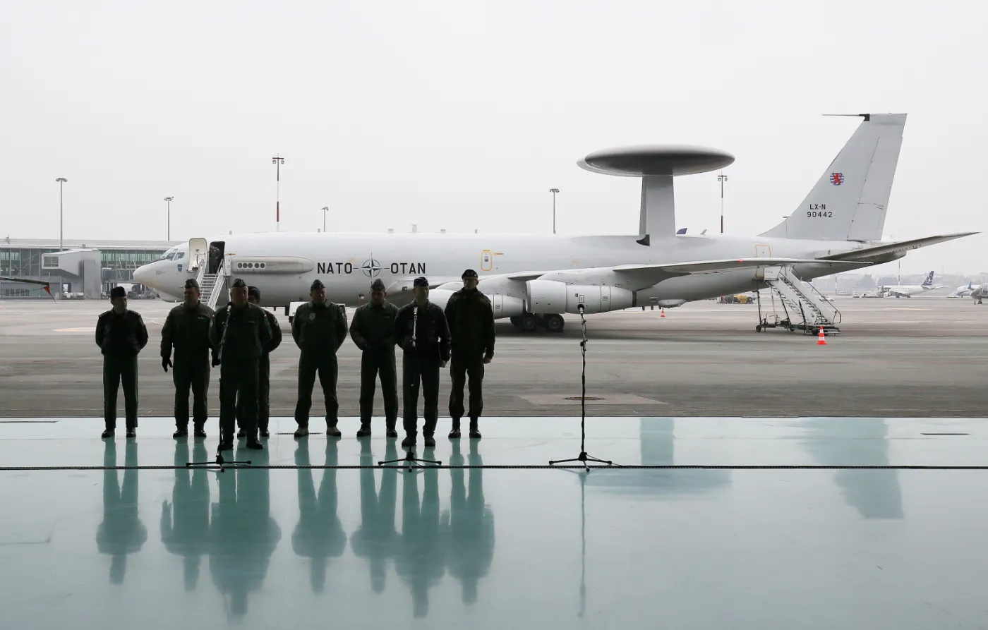 9899981-samolot-awacs.jpg