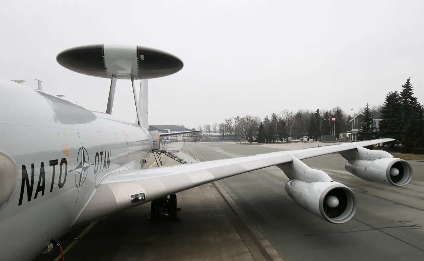 9900045-samolot-awacs.jpg