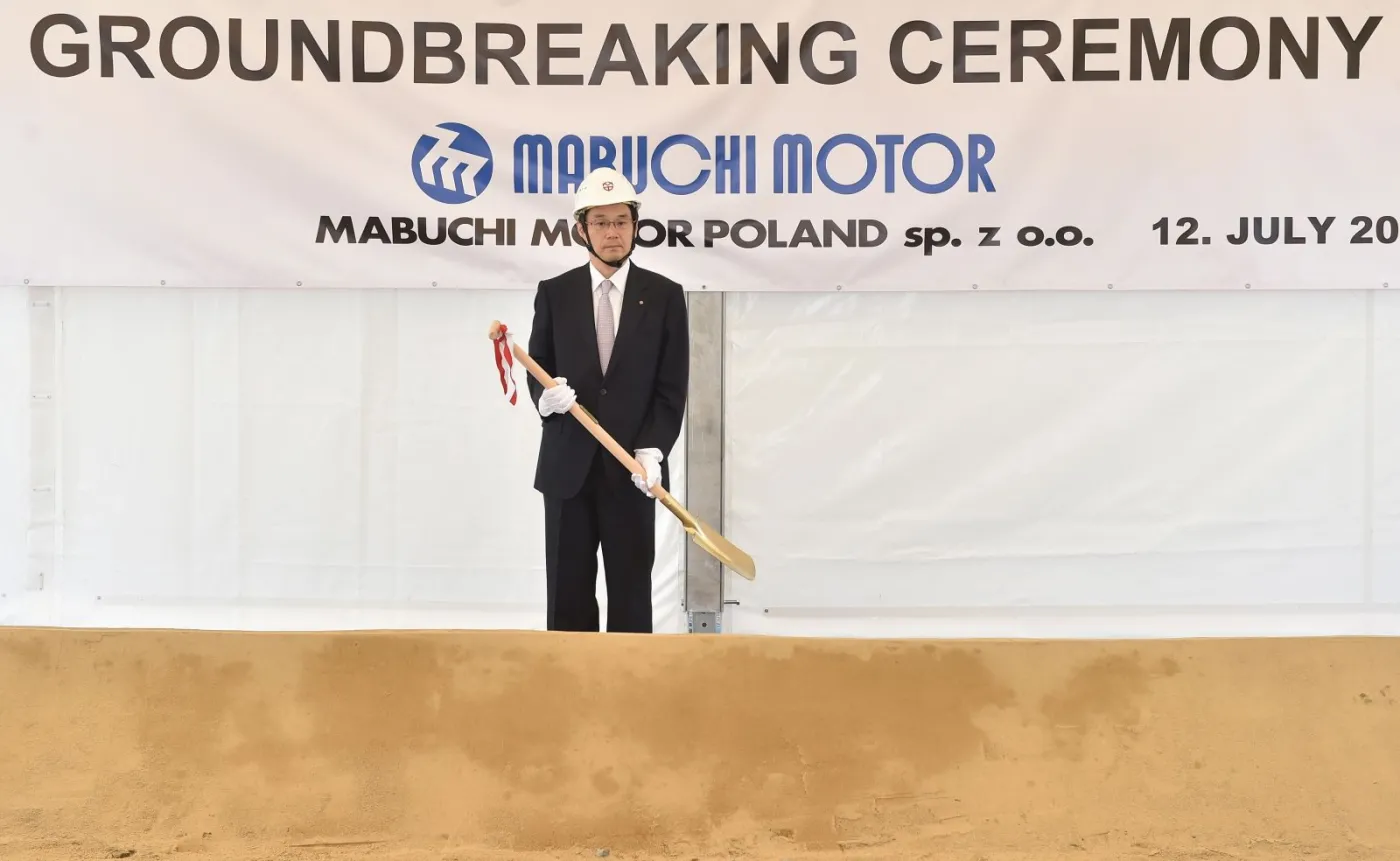 Prezes korporacji Mabuchi Motor - Hiroo Okoshi podczas rozpoczęcia budowy fabryki Mabuchi Motor w Bochni 