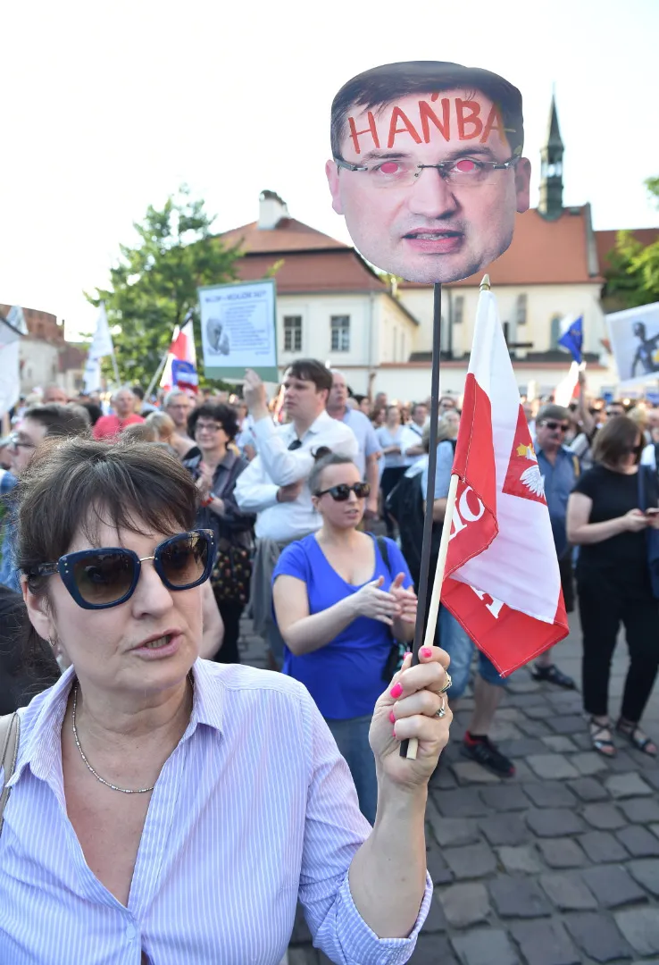 10320940-protestujacy.jpg