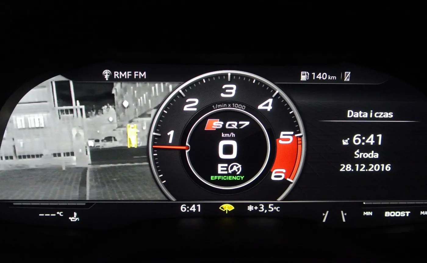 Audi SQ7 TDI - samochodowy noktowizor wykrywa i oznacza na 