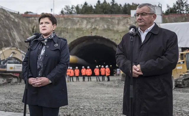 Szydło na budowie nowej Zakopianki. Maszyny zaczęły drążyć nowy tunel na S7