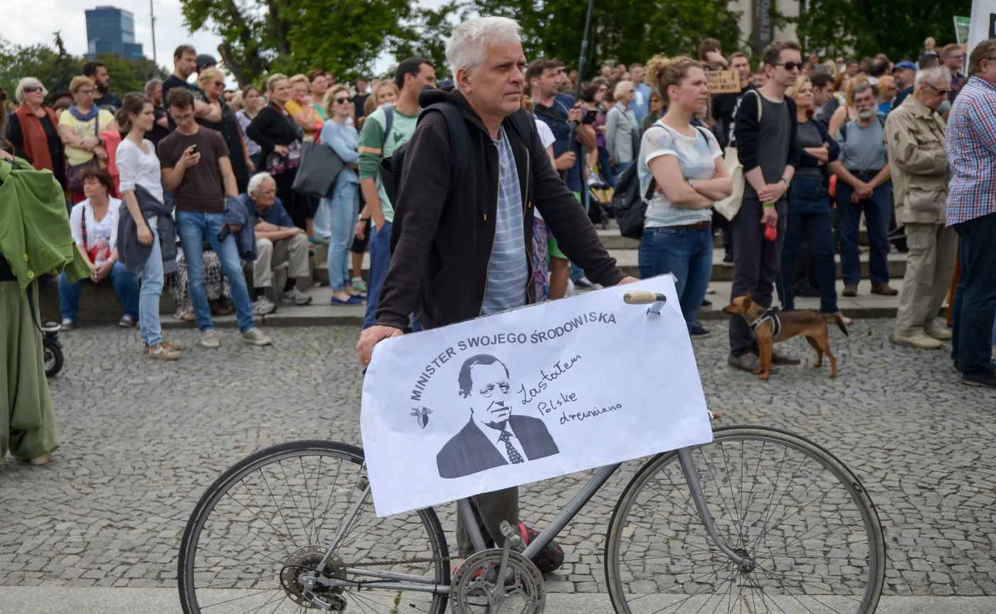 10260232-protestujacy.jpg