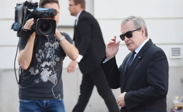 Minister Gliński nie płacił abonamentu przez… prawie 1,5 roku. PO żąda dymisji