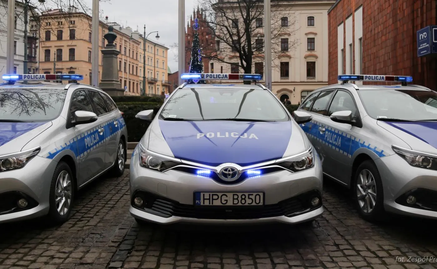 Krakowska policja ma 20 nowych radiowozów hybrydowych 