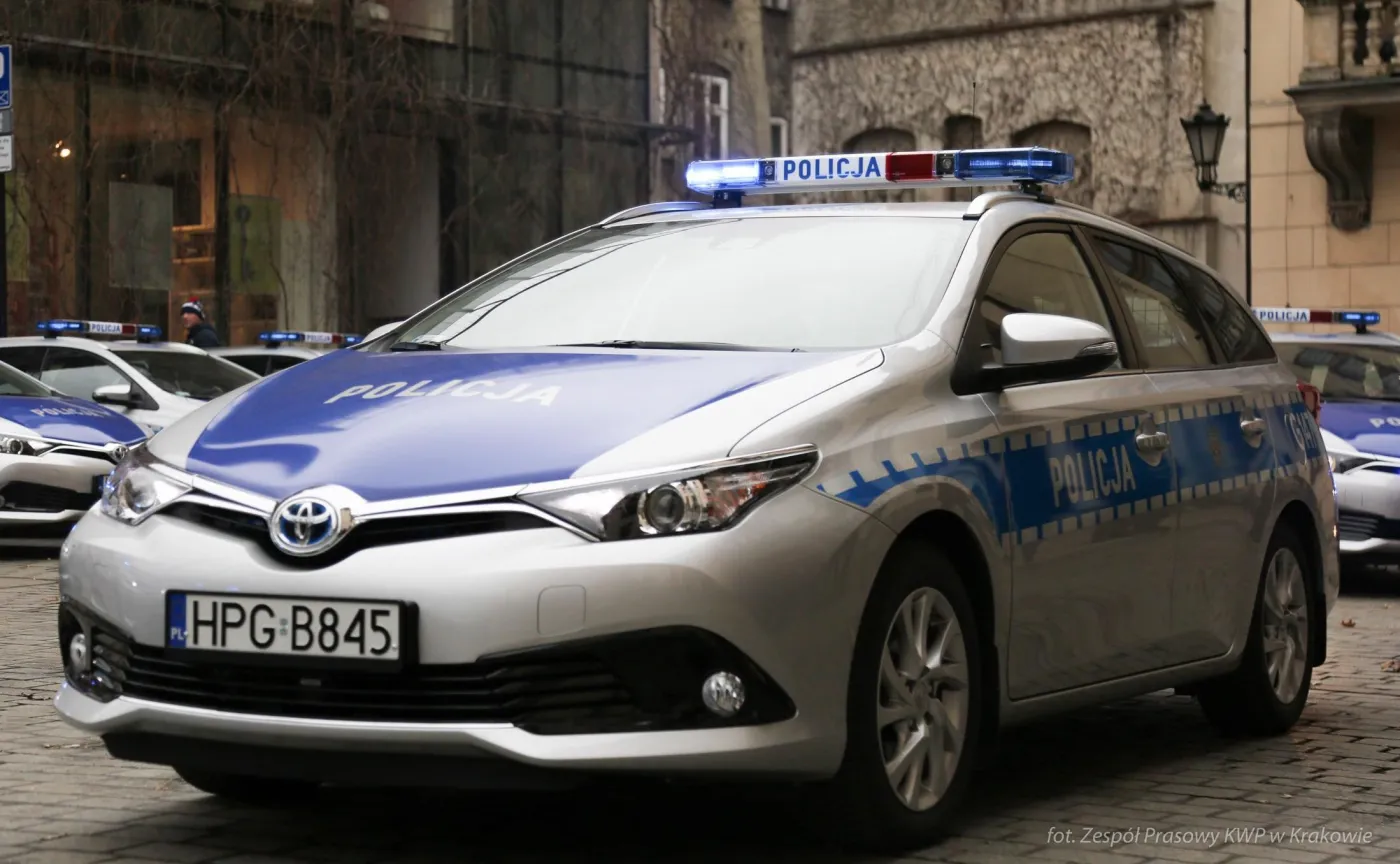 Krakowska policja ma 20 nowych radiowozów hybrydowych 