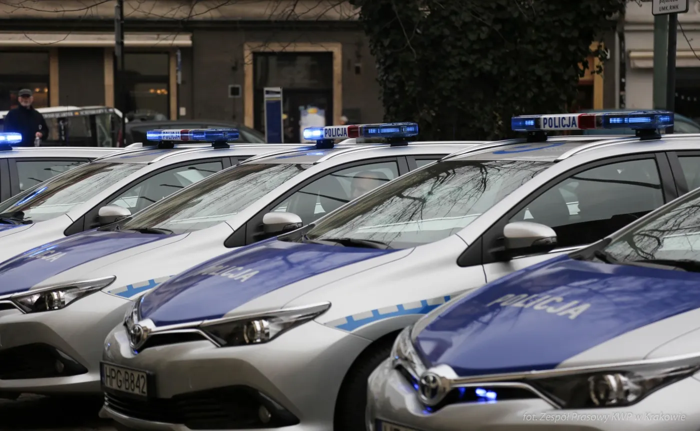Krakowska policja ma 20 nowych radiowozów hybrydowych 