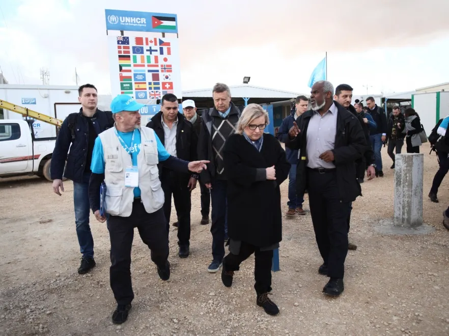 Trapery, cebulka i sierść na biodrach. Minister Kempa w fatalnej stylizacji w Jordanii. FOTO
