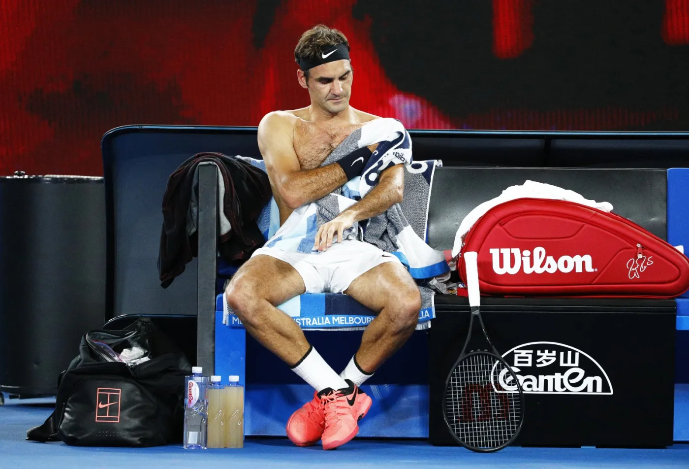 10720178-roger-federer.jpg