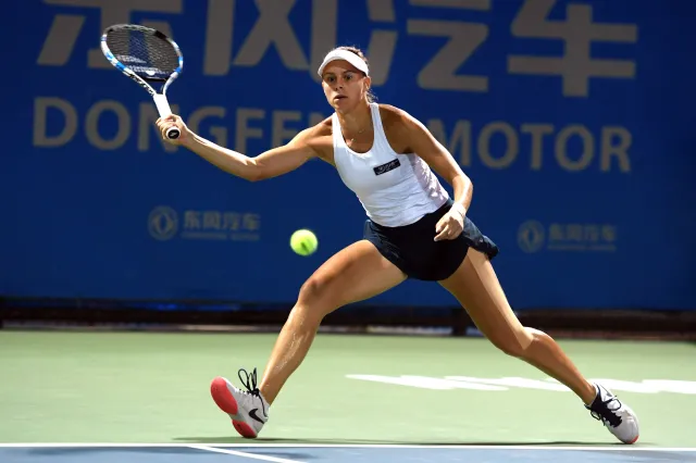 WTA w Tiencinie: Magda Linette przegrała z Marią Szarapową