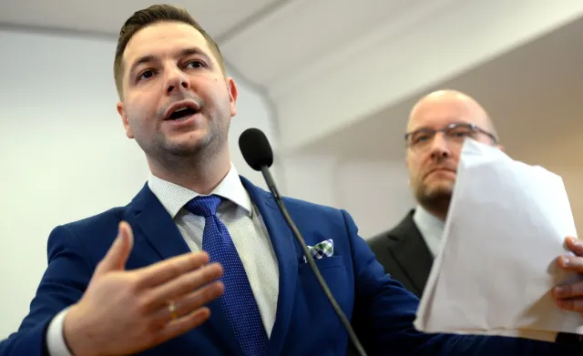 "Ewidentny konflikt interesów". PO domaga się od Patryka Jakiego zwrócenia nagrody "Polski Kompas 2017"