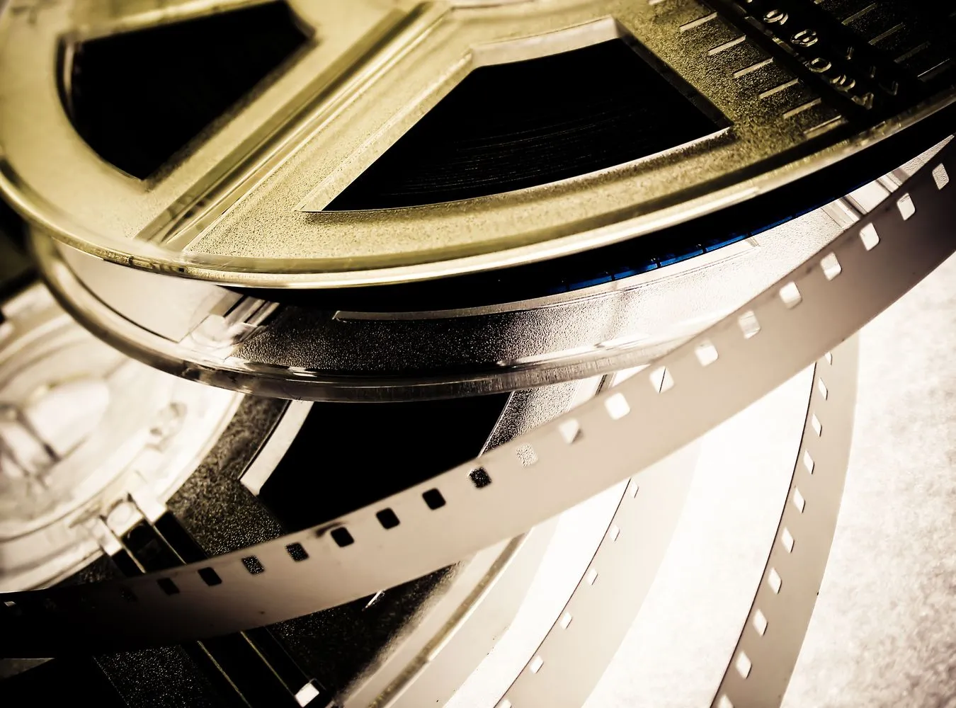 2365645-tasma-filmowa.jpg