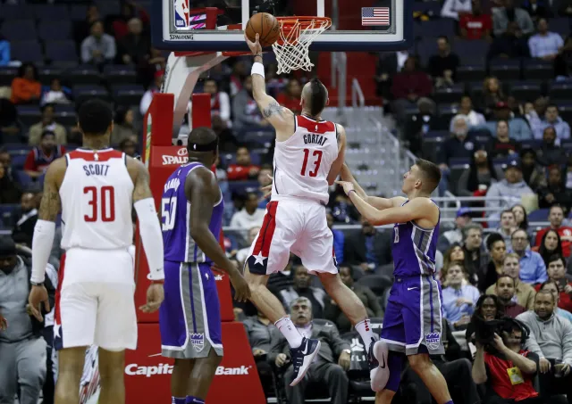 Liga NBA: Świetny mecz Gortata. Wizards pokonali Kings