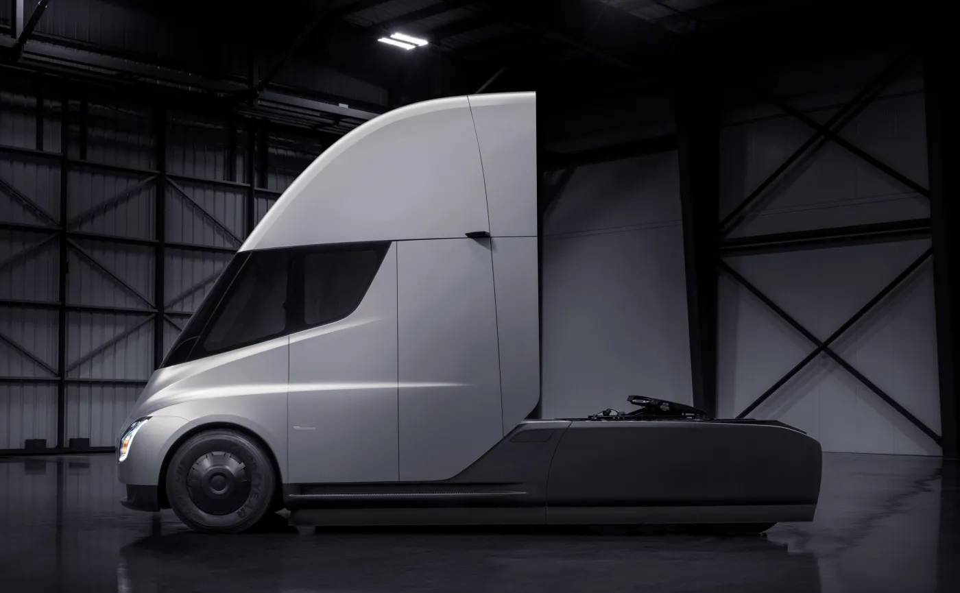 10586306-tesla-semi.jpg