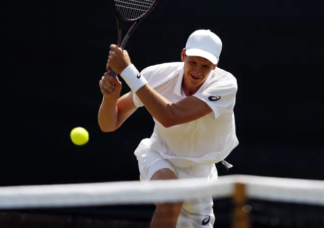 Hurkacz przegrał z Tomicem w pierwszej rundzie Wimbledonu