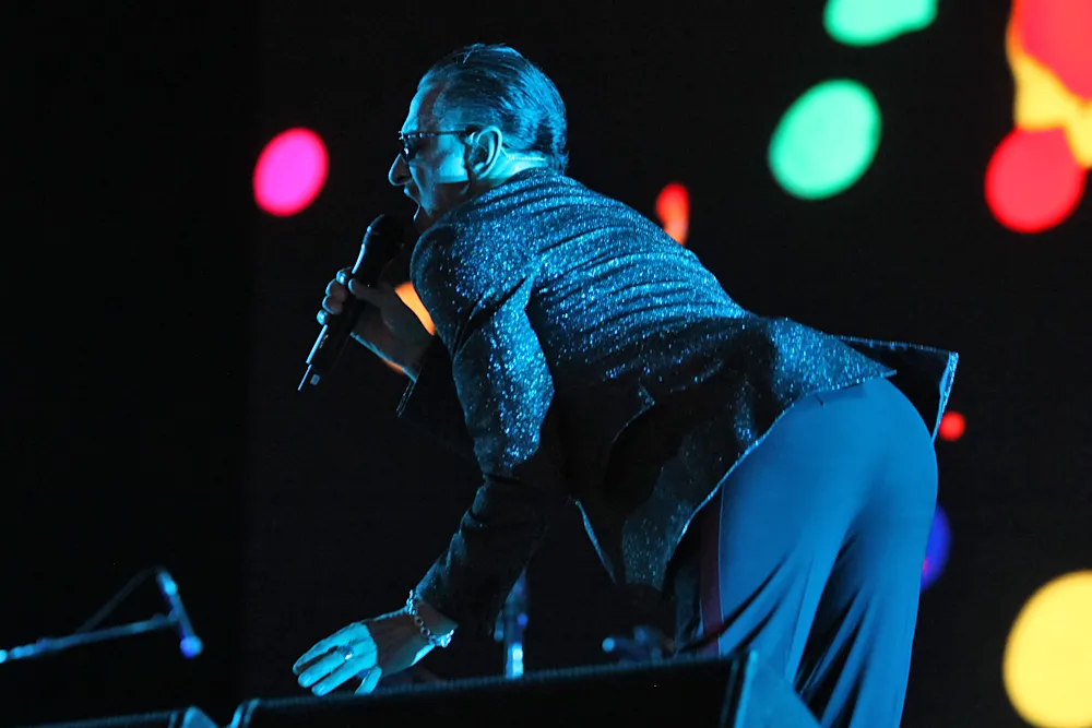 11105883-depeche-mode.jpg