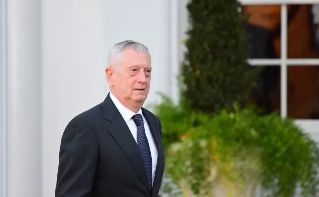 Szef Pentagonu spotka się z ministrem obrony Rosji? "Wybiegłby przed szereg i wyprzedził Trumpa"