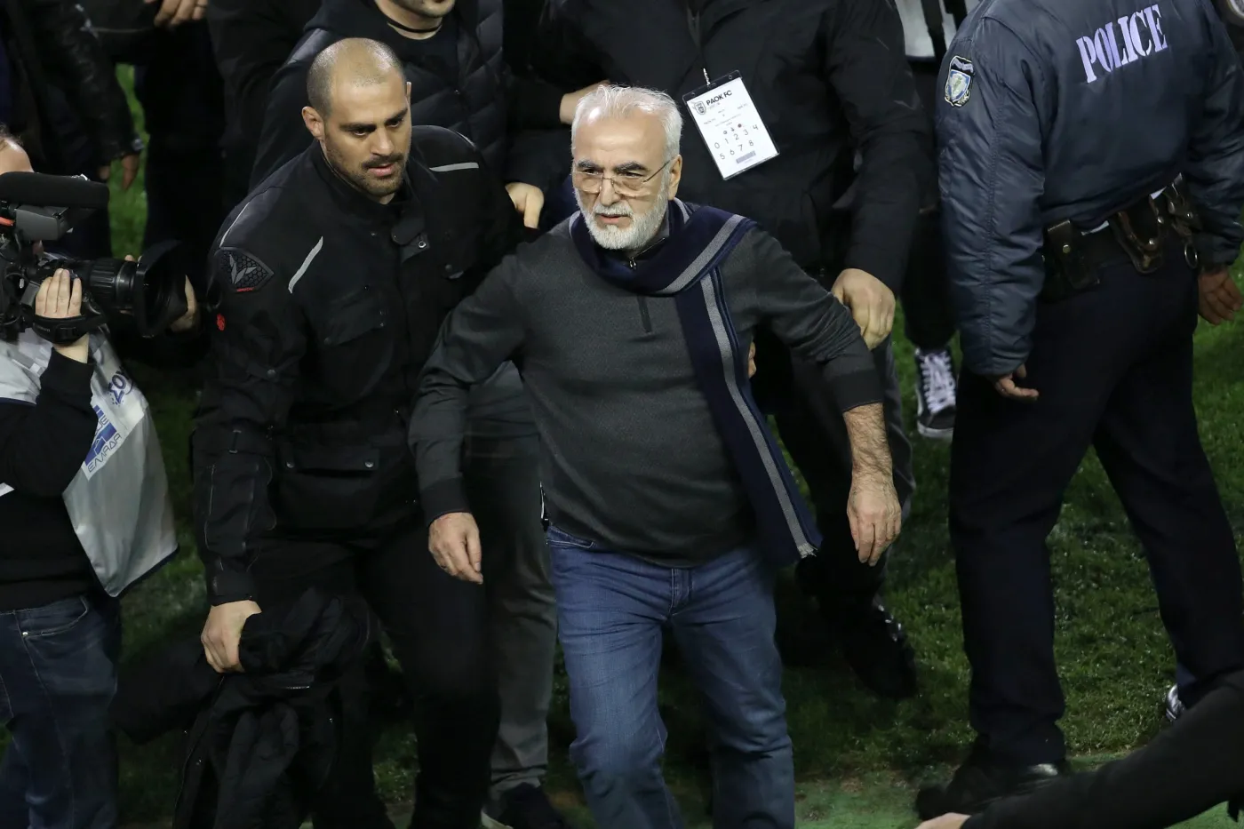 Rosyjski właściciel PAOK Saloniki przeprosił za wtargnięcie z pistoletem na boisko