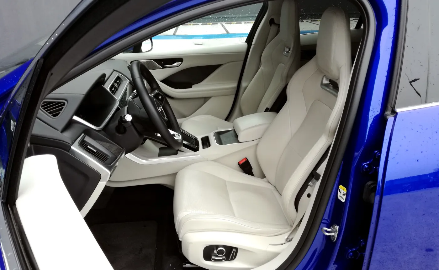 Jaguar I-Pace - takie lekkie fotele to wydatek 8550 zł