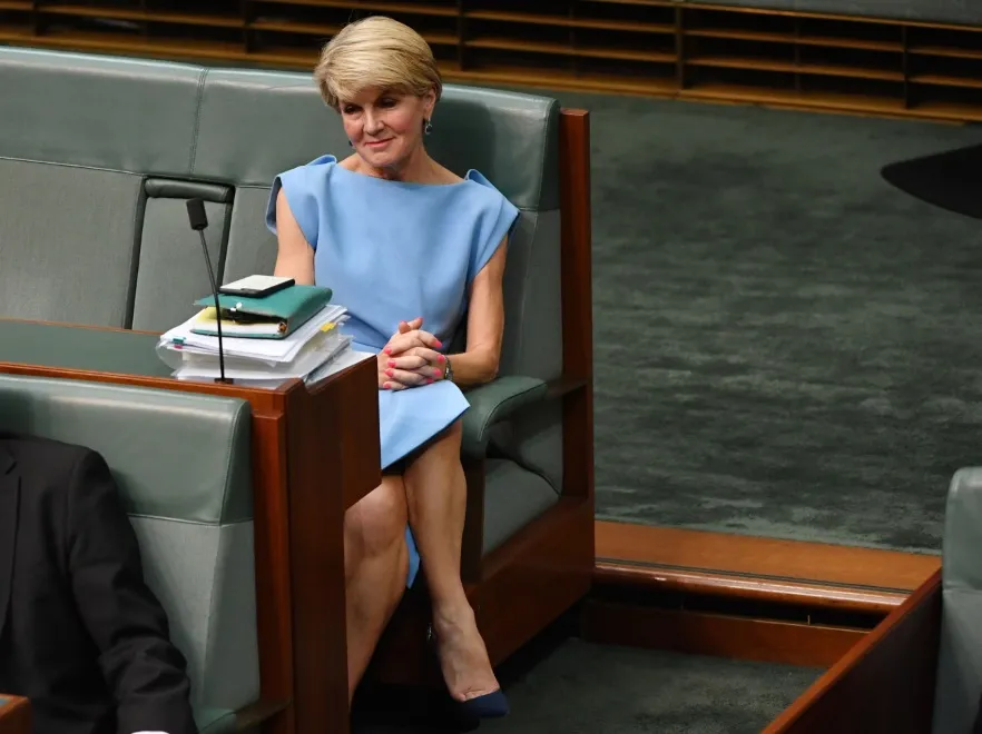 Czy to jest strój do pracy? 62-letnia pani minister z Australii pokazała w parlamencie "nogę Angeliny Jolie". FOTO
