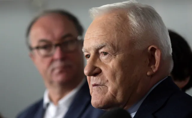 "Ojciec wybrał politykę, a syn sznur". Leszek Miller kieruje pozew sądowy przeciwko "Faktowi"