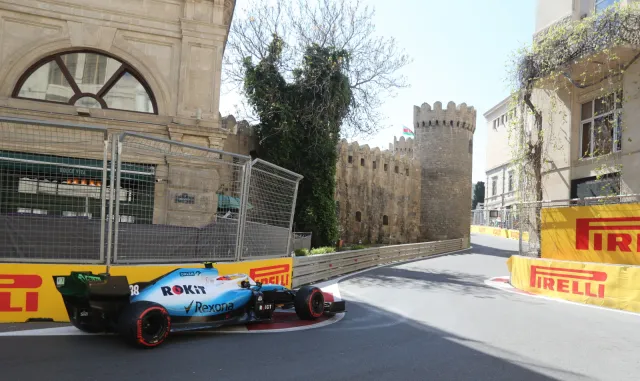 Kubica uderzył w bandę podczas kwalifikacji. Rozbił bolid. Jego start w wyścigu jest zagrożony [WIDEO]