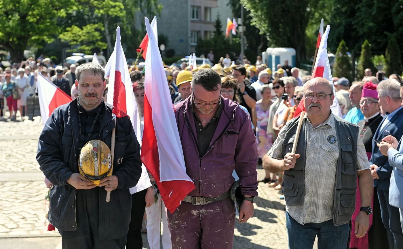 12371775-stoczniowcy.jpg