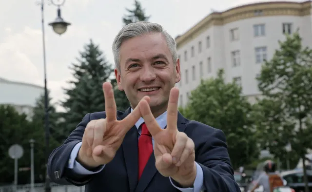 Biedroń: Nie widzę żadnego powodu, żebym dzisiaj miał oddawać mandat europosła