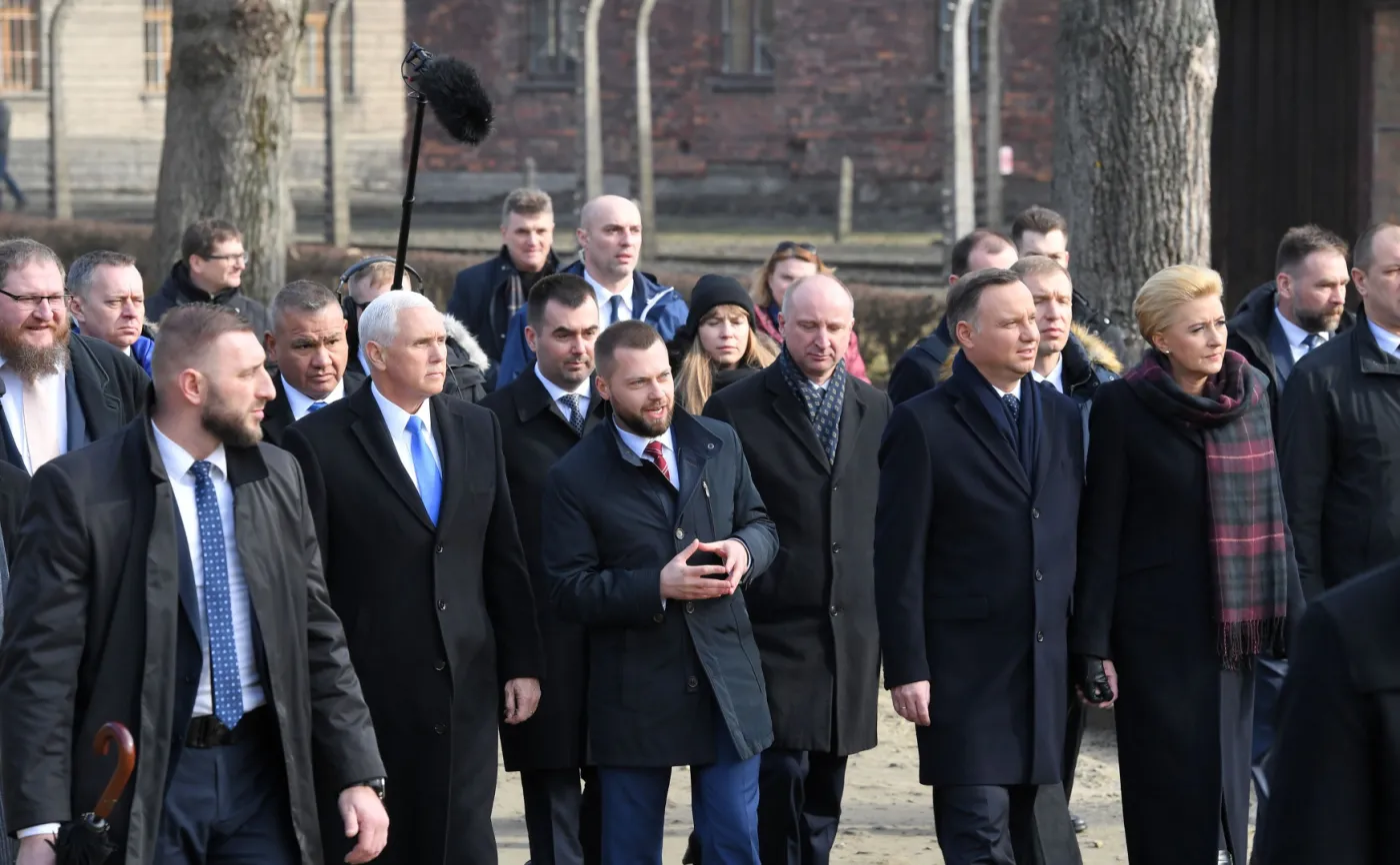 12132362-auschwitz6.jpg